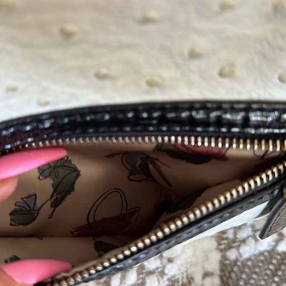 Guess Bag - Picture 12 of 16